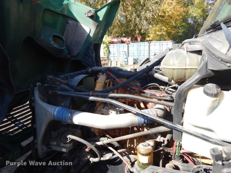 image for item HD9102 2007 Freightliner Columbia  semi truck