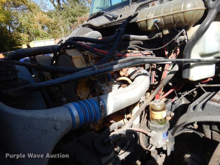 image for item HD9102 2007 Freightliner Columbia  semi truck