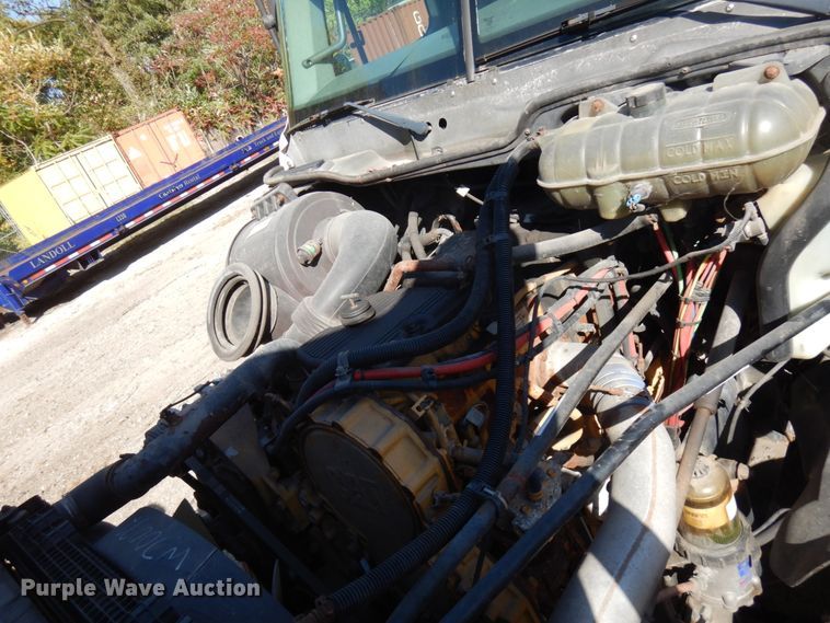 image for item HD9102 2007 Freightliner Columbia  semi truck