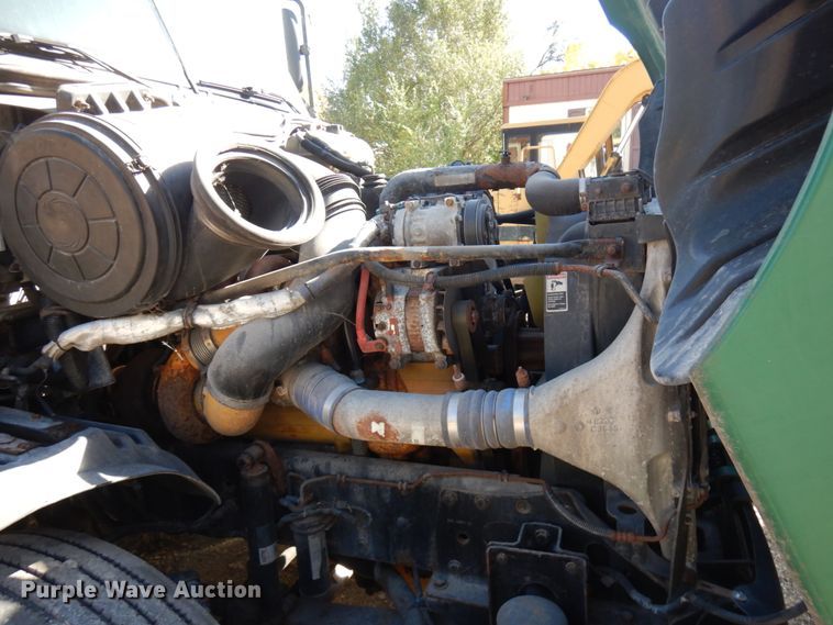 image for item HD9102 2007 Freightliner Columbia  semi truck