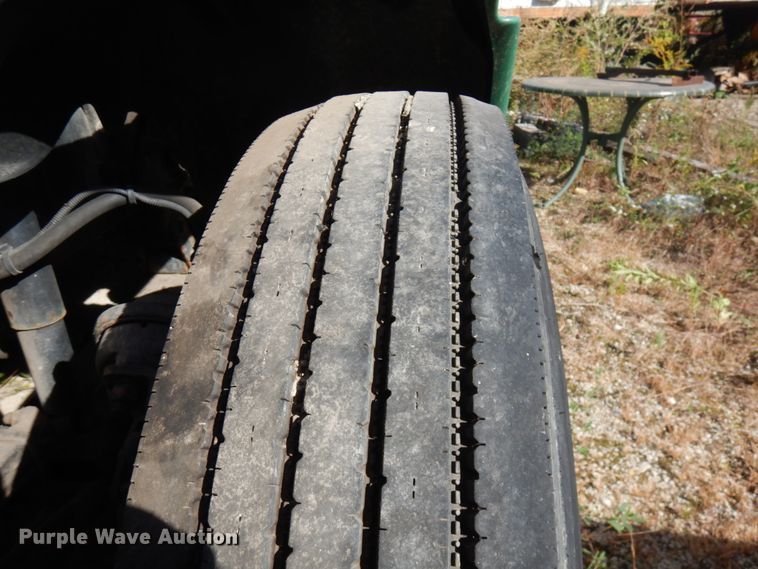 image for item HD9102 2007 Freightliner Columbia  semi truck