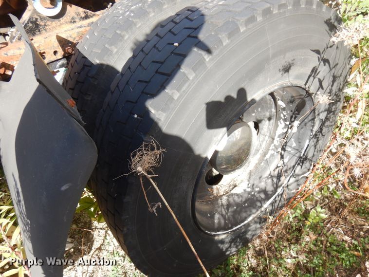 image for item HD9102 2007 Freightliner Columbia  semi truck