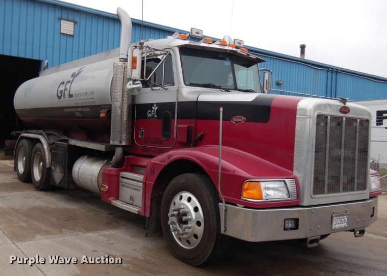 image for item HD9108 1993 Peterbilt 377  fuel truck