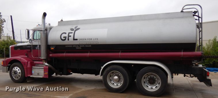 image for item HD9108 1993 Peterbilt 377  fuel truck