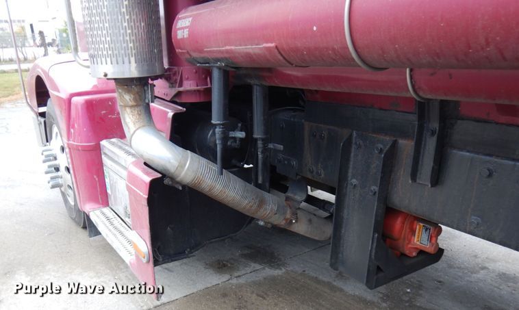 image for item HD9108 1993 Peterbilt 377  fuel truck