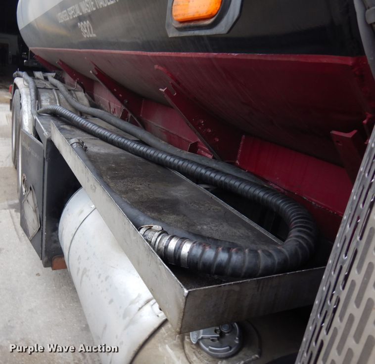 image for item HD9108 1993 Peterbilt 377  fuel truck