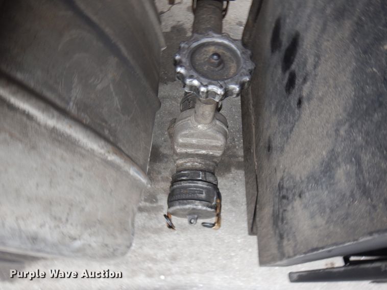 image for item HD9108 1993 Peterbilt 377  fuel truck