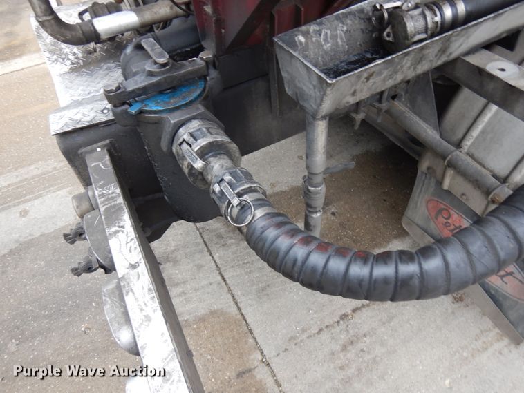 image for item HD9108 1993 Peterbilt 377  fuel truck