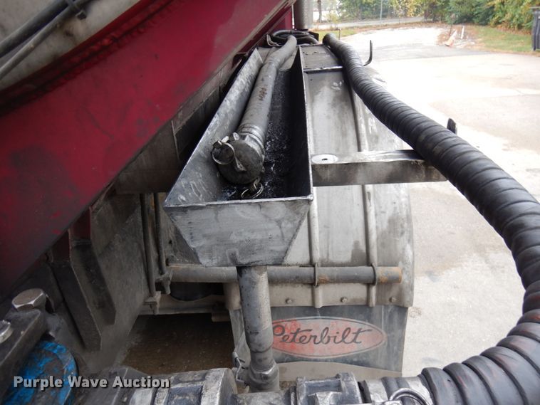 image for item HD9108 1993 Peterbilt 377  fuel truck