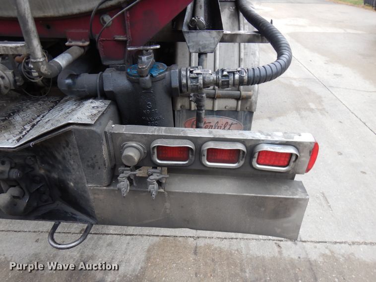 image for item HD9108 1993 Peterbilt 377  fuel truck