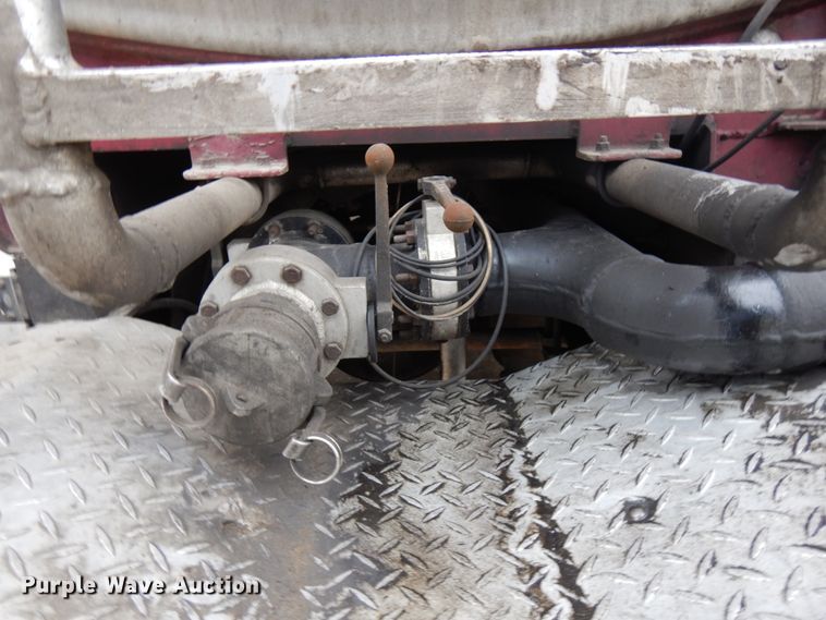 image for item HD9108 1993 Peterbilt 377  fuel truck