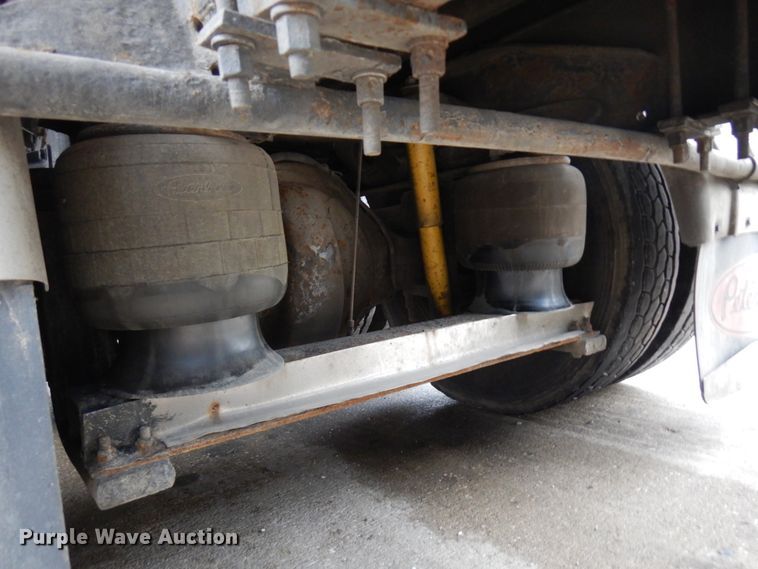 image for item HD9108 1993 Peterbilt 377  fuel truck