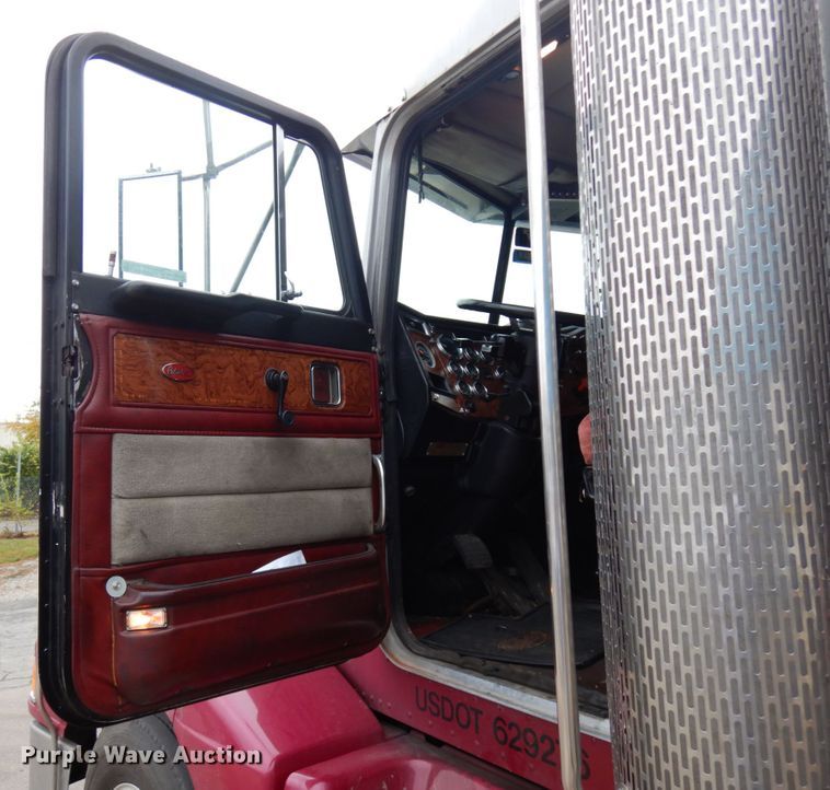 image for item HD9108 1993 Peterbilt 377  fuel truck