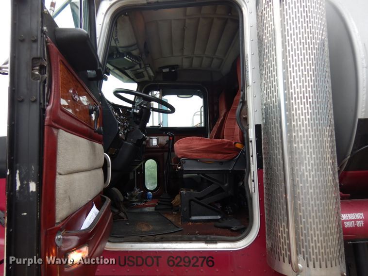 image for item HD9108 1993 Peterbilt 377  fuel truck