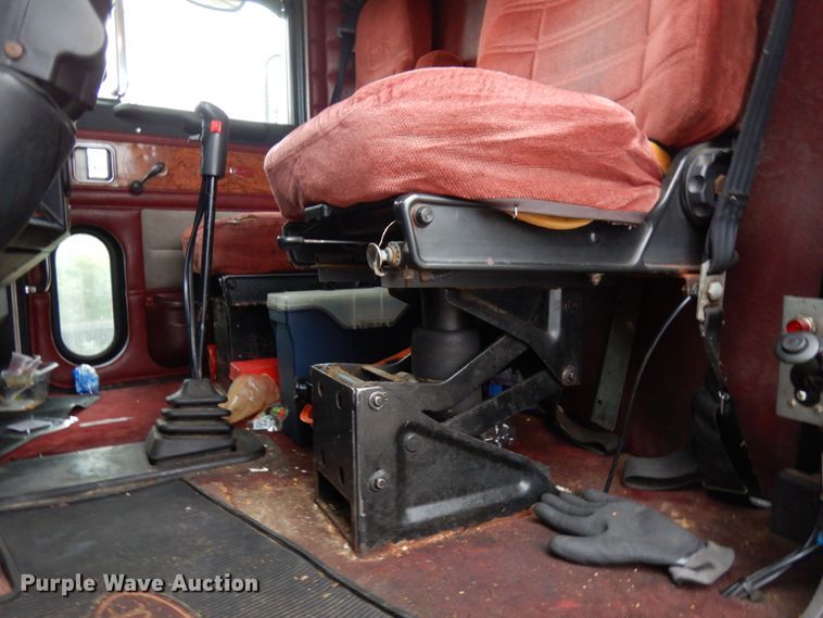 image for item HD9108 1993 Peterbilt 377  fuel truck