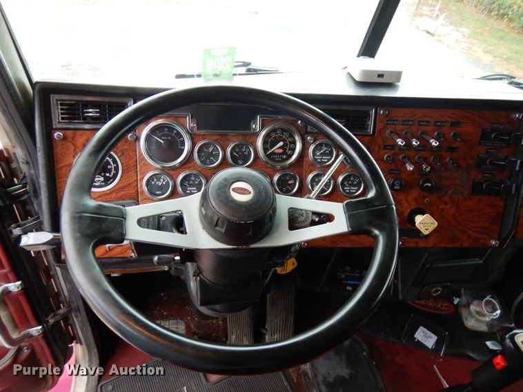 image for item HD9108 1993 Peterbilt 377  fuel truck