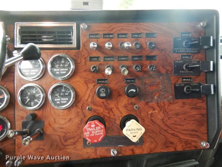 image for item HD9108 1993 Peterbilt 377  fuel truck