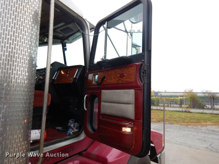 image for item HD9108 1993 Peterbilt 377  fuel truck