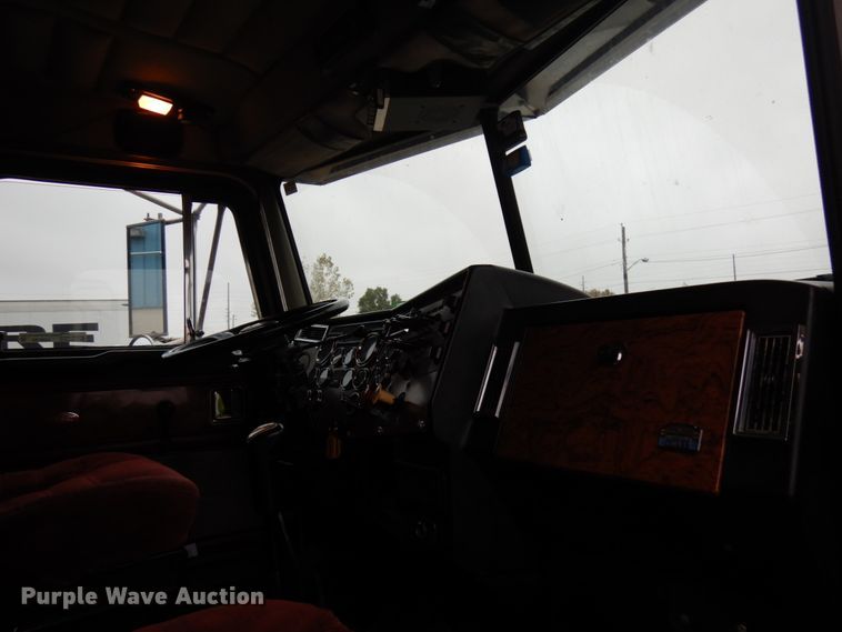 image for item HD9108 1993 Peterbilt 377  fuel truck