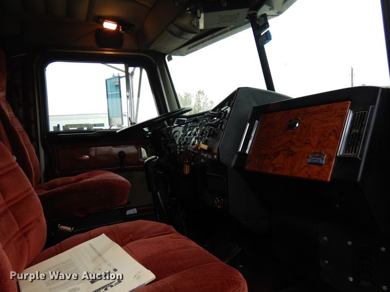 image for item HD9108 1993 Peterbilt 377  fuel truck