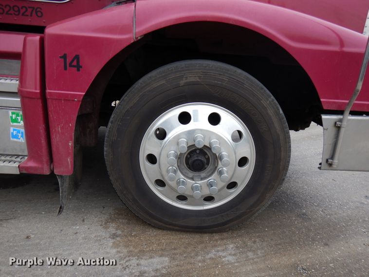 image for item HD9108 1993 Peterbilt 377  fuel truck