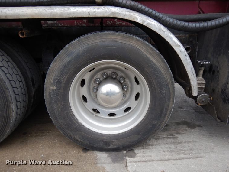 image for item HD9108 1993 Peterbilt 377  fuel truck