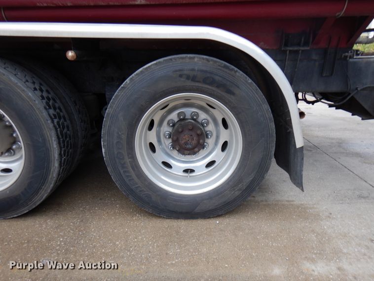 image for item HD9108 1993 Peterbilt 377  fuel truck