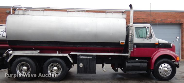 image for item HD9113 1995 International 8100  fuel truck