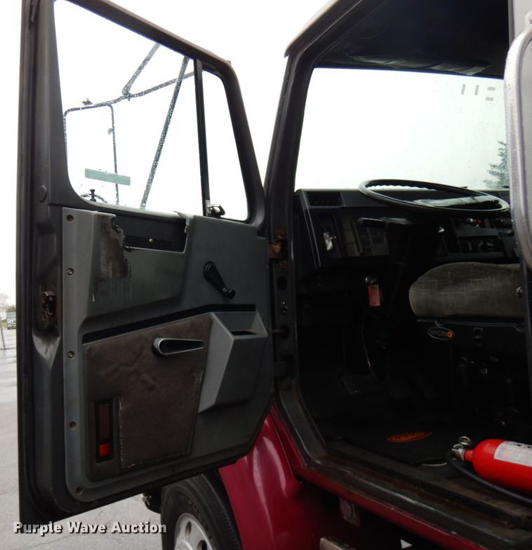 image for item HD9113 1995 International 8100  fuel truck