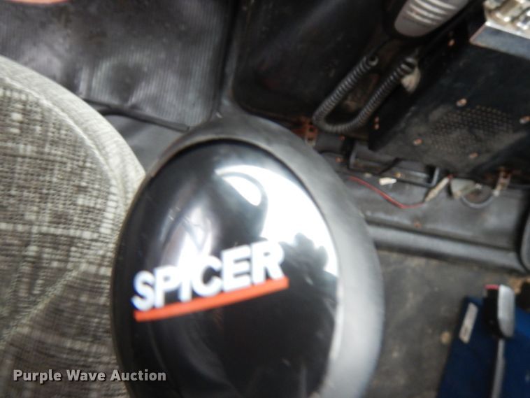 image for item HD9113 1995 International 8100  fuel truck