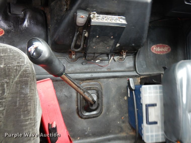 image for item HD9113 1995 International 8100  fuel truck