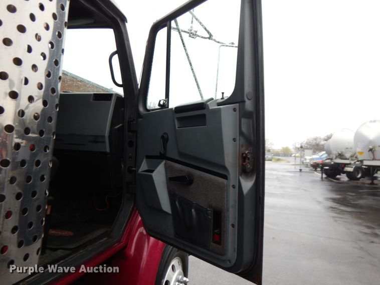 image for item HD9113 1995 International 8100  fuel truck