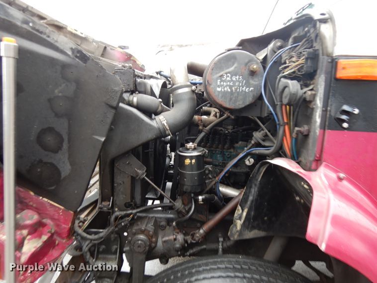 image for item HD9113 1995 International 8100  fuel truck