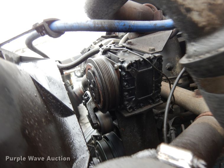 image for item HD9113 1995 International 8100  fuel truck