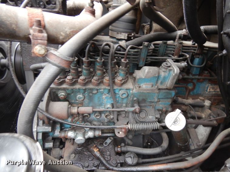 image for item HD9113 1995 International 8100  fuel truck