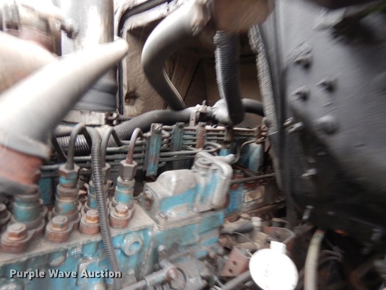 image for item HD9113 1995 International 8100  fuel truck