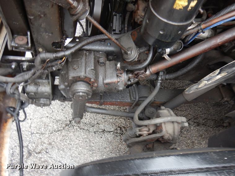 image for item HD9113 1995 International 8100  fuel truck