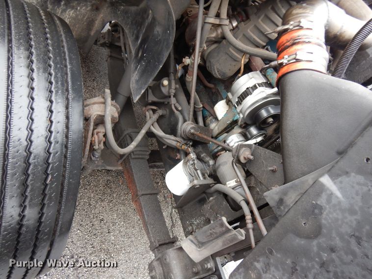 image for item HD9113 1995 International 8100  fuel truck