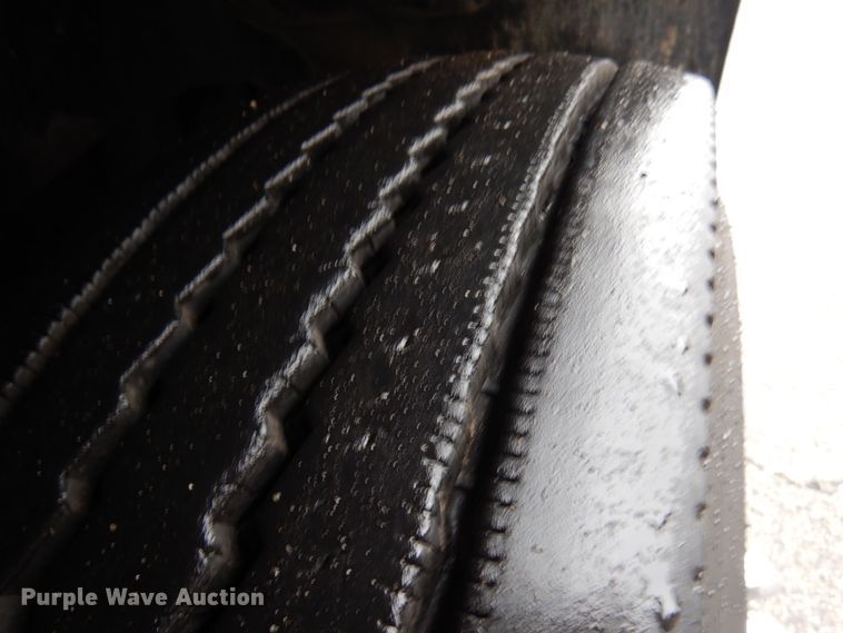 image for item HD9113 1995 International 8100  fuel truck