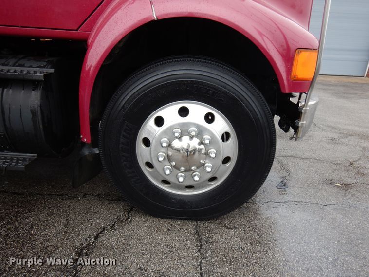 image for item HD9113 1995 International 8100  fuel truck