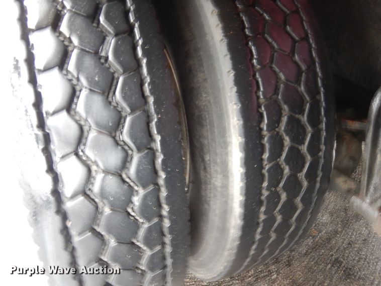 image for item HD9113 1995 International 8100  fuel truck