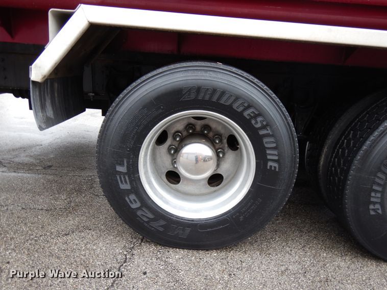 image for item HD9113 1995 International 8100  fuel truck