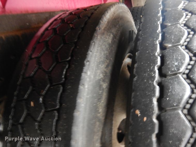 image for item HD9113 1995 International 8100  fuel truck