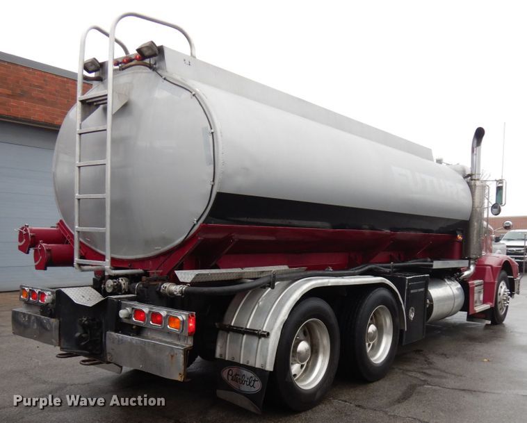 image for item HD9114 1992 Peterbilt 377  fuel truck