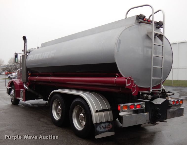 image for item HD9114 1992 Peterbilt 377  fuel truck