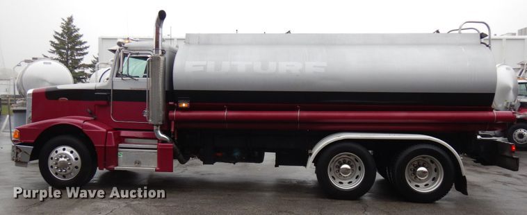 image for item HD9114 1992 Peterbilt 377  fuel truck