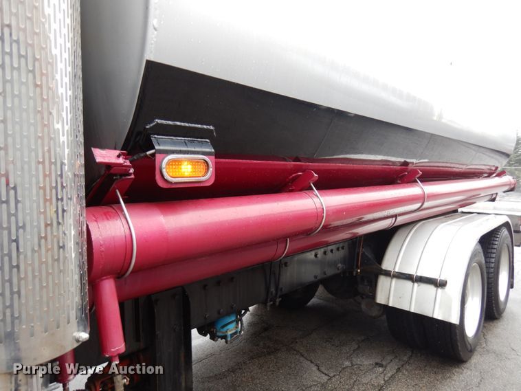 image for item HD9114 1992 Peterbilt 377  fuel truck