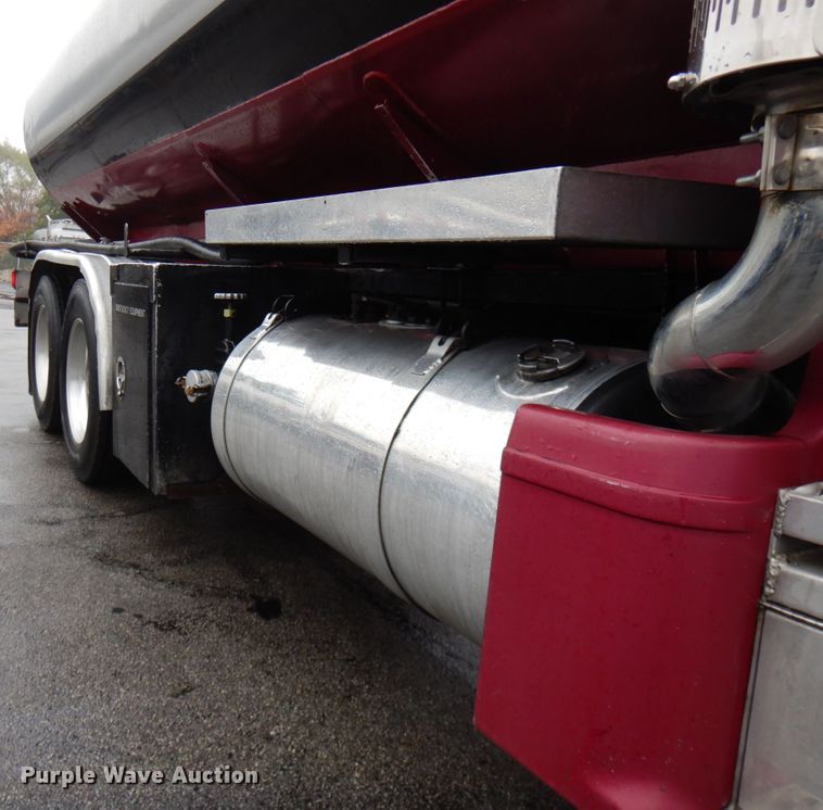image for item HD9114 1992 Peterbilt 377  fuel truck