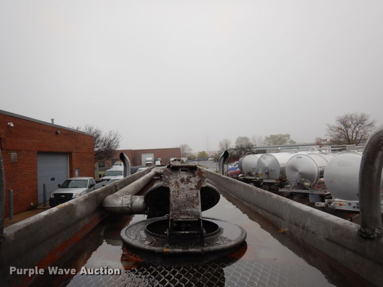 image for item HD9114 1992 Peterbilt 377  fuel truck