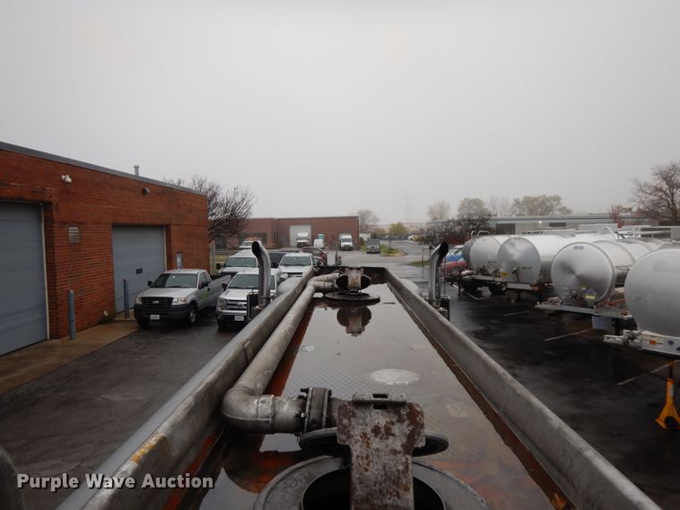 image for item HD9114 1992 Peterbilt 377  fuel truck